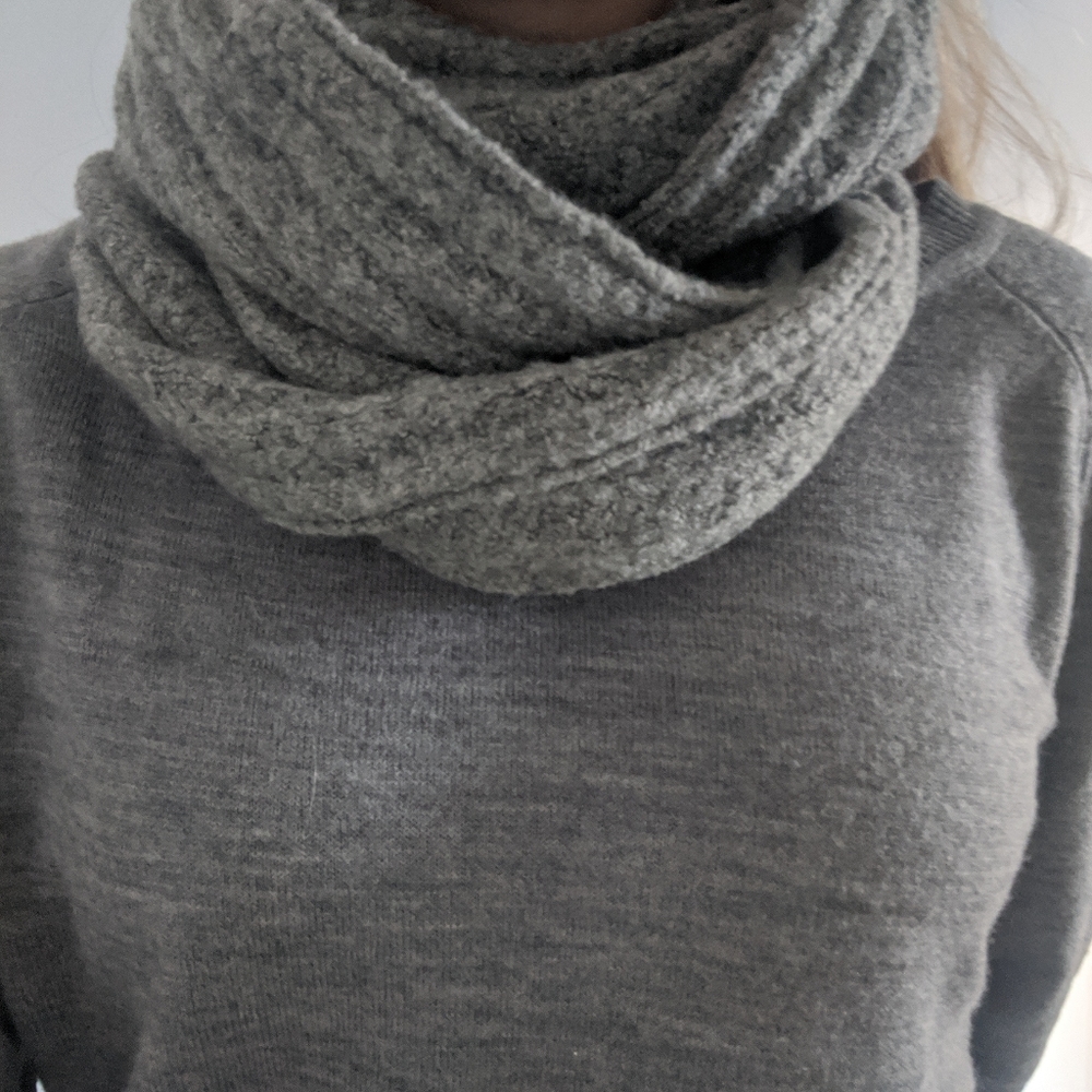 Gap infinity scarf